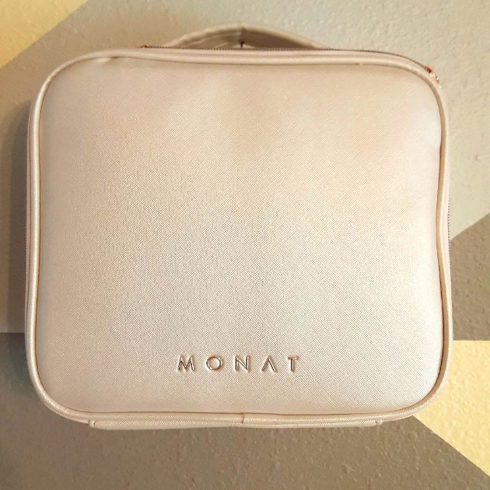 HOST PICK🎶⚡Monat cosmetic carrying case adjustable sections Lots'a pockets NEW